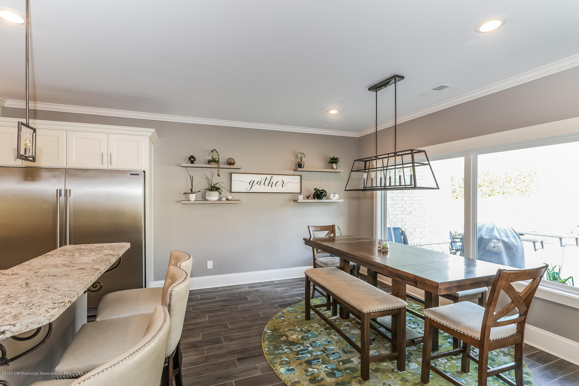 002-photo-living-room-6815691