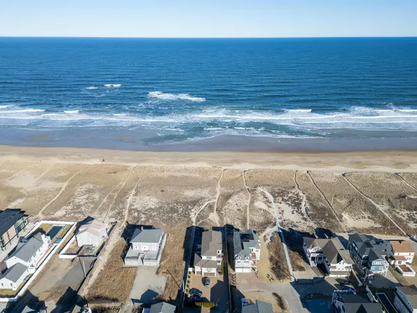 $5,990,000 | 126 Ocean Boulevard, Seabrook, NH 03874