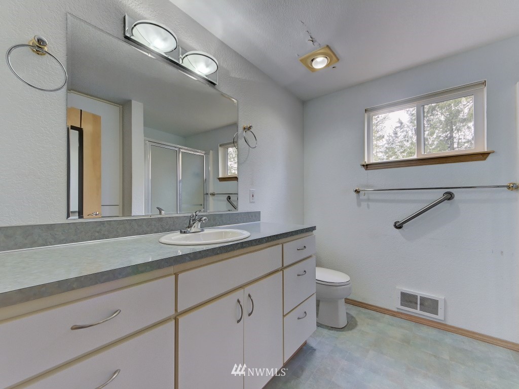 7800 East Grapeview Loop Road Allyn, WA 98524 - Photo 20 of 35 Gallery Image 20