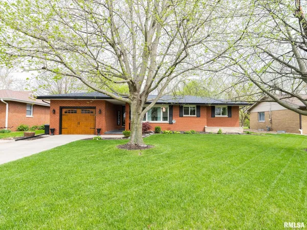$189,900 | 800 South Kickapoo Lane, Peoria, IL 61604