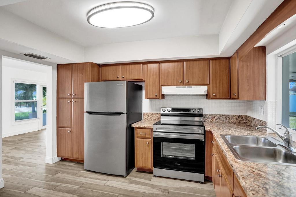 1160 Southwest 11th Street Boca Raton, FL 33486 - Photo 30 of 53 DSC00883