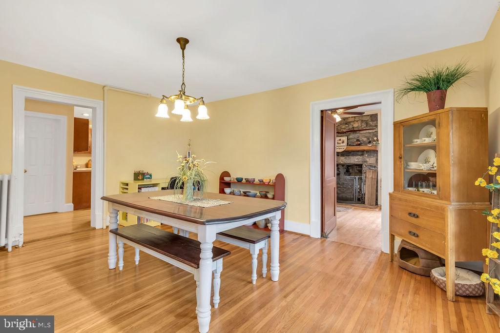 12335 Back Road Toms Brook, VA 22660 - Photo 22 of 32 Dinning room