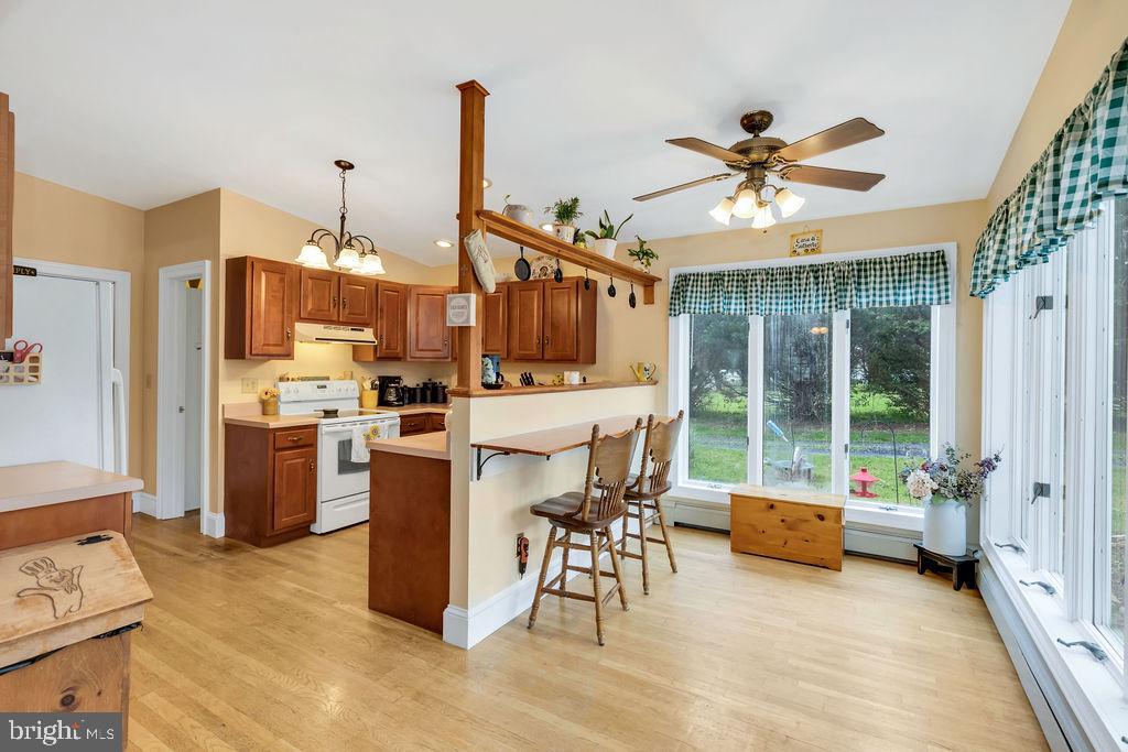 12335 Back Road Toms Brook, VA 22660 - Photo 28 of 32 Kitchen and Breakfast area