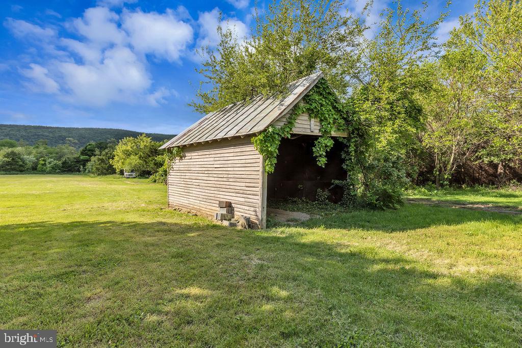 12335 Back Road Toms Brook, VA 22660 - Photo 8 of 32 Carriage shed