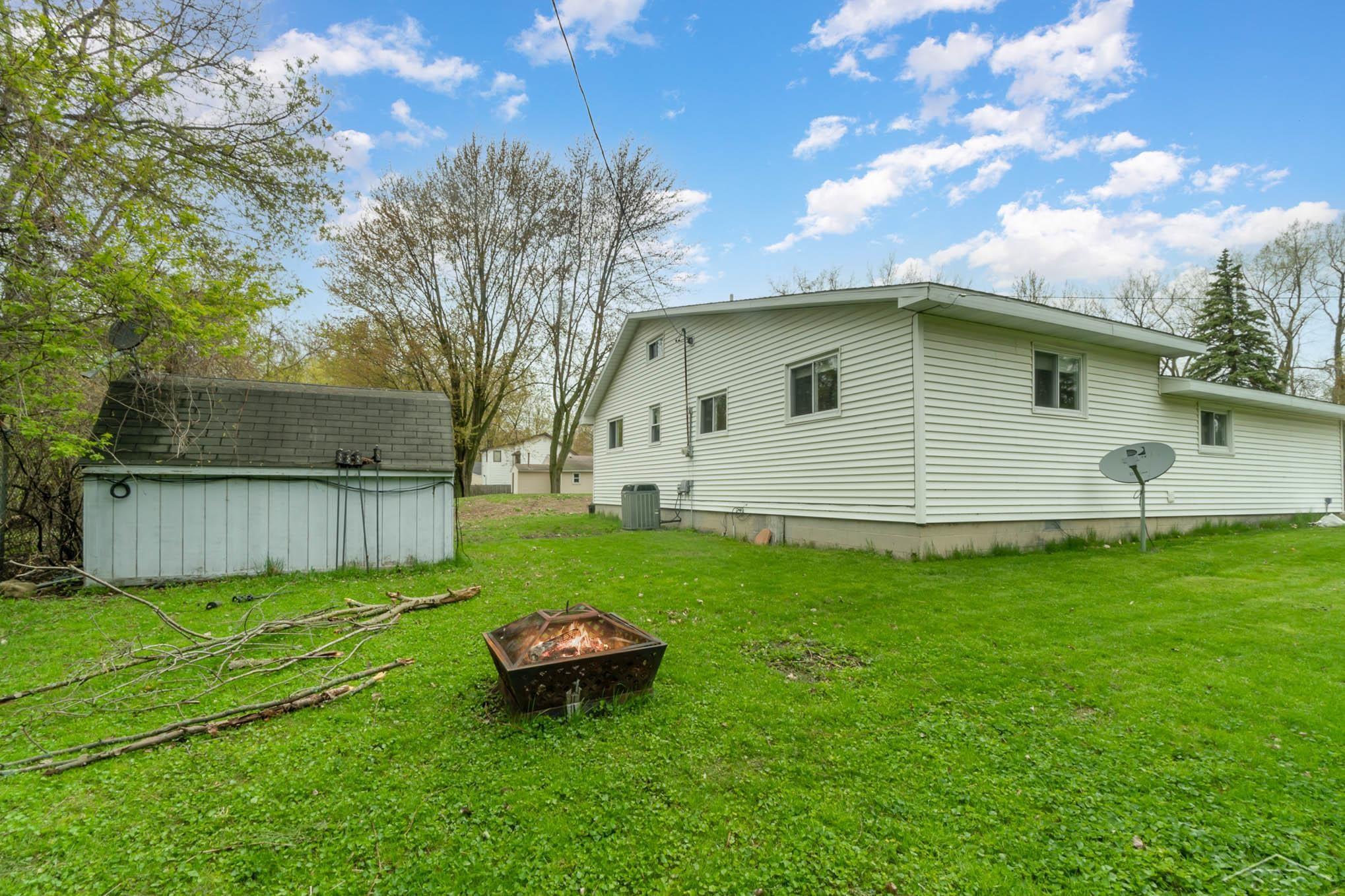 1060 Pine Road Bay City, MI 48706 - Photo 22 of 25 Rear