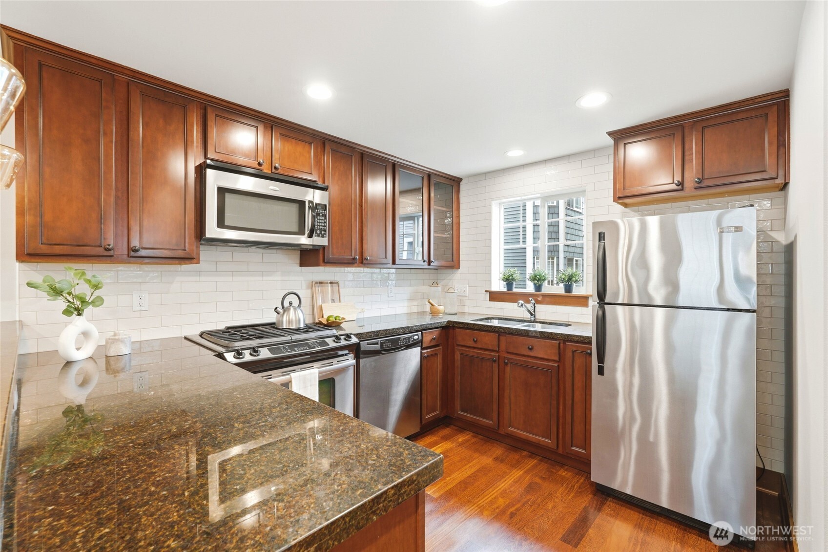 725 North 95th Street, Unit B Seattle, WA 98103 - Photo 6 of 29