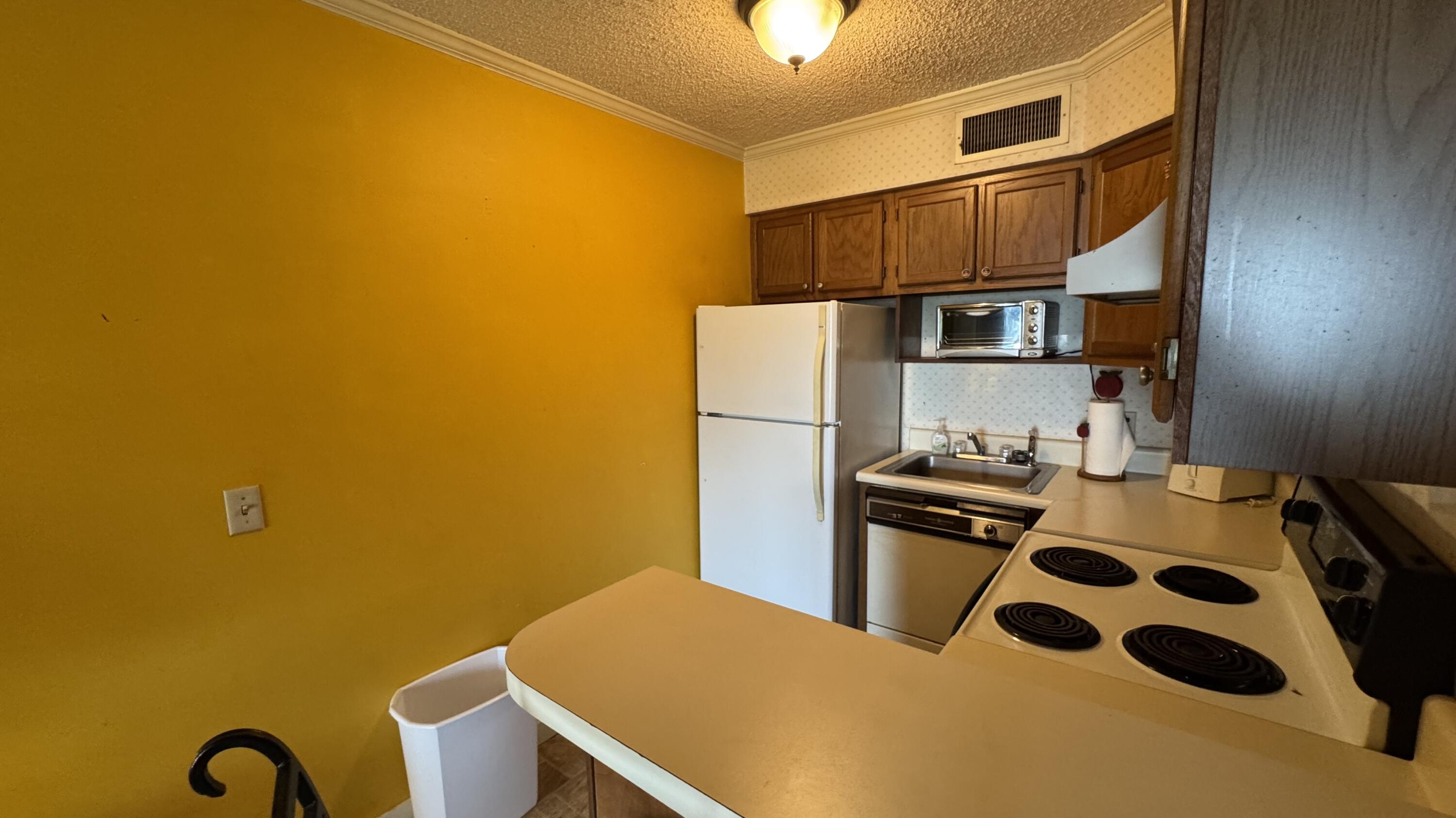 1203 Cypress Pointe, Unit A203 Manning, SC 29102 - Photo 15 of 25 Kitchen