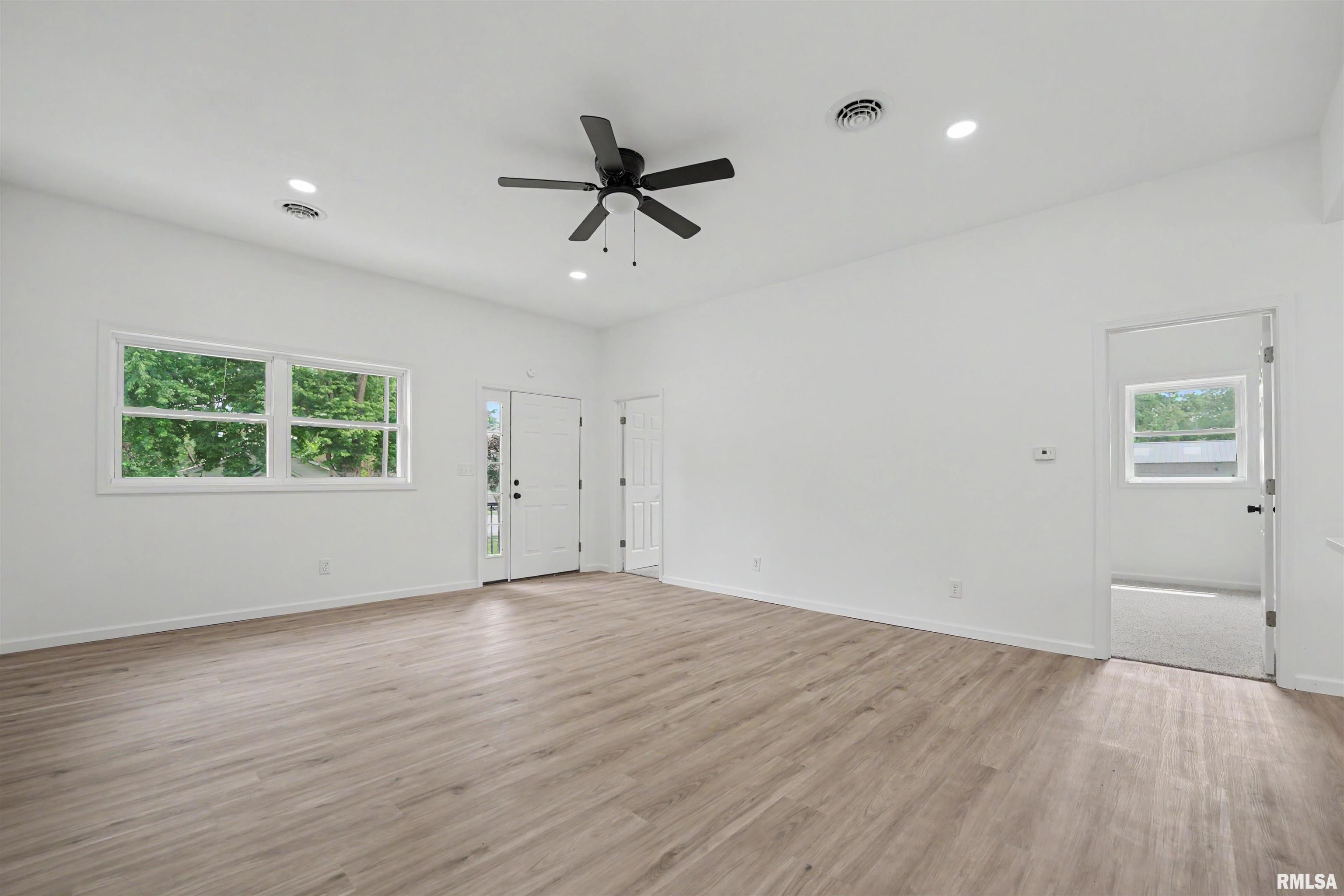 709 South Kickapoo Street Lincoln, IL 62656 - Photo 5 of 25
