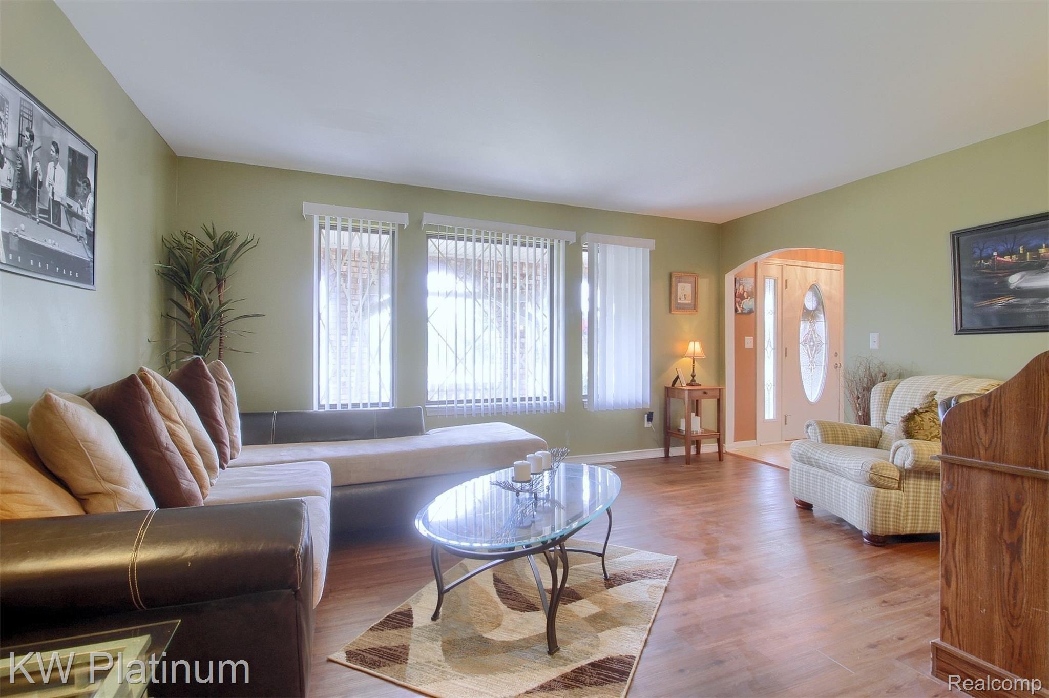 47485 Tilch Road Macomb, MI 48044 - Photo 9 of 28 4-Living Room.jpg