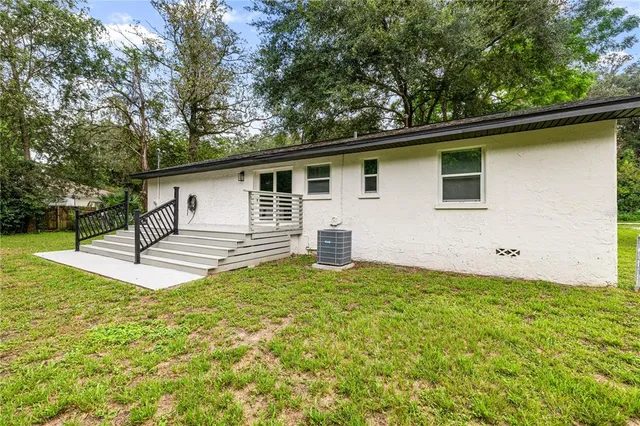 a porch with seating space and yard