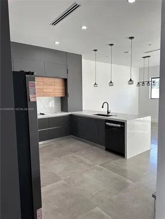 $4,650 | 4631 Southwest 32nd Avenue, Unit 4C, Dania Beach, FL 33312