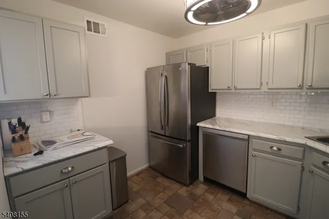 $2,300 | 11 Brookside Lane, Unit 11, Mount Arlington, NJ 07856