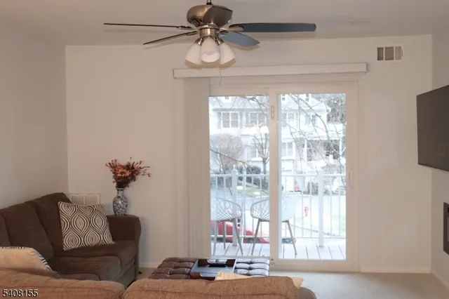 $2,300 | 11 Brookside Lane, Unit 11, Mount Arlington, NJ 07856