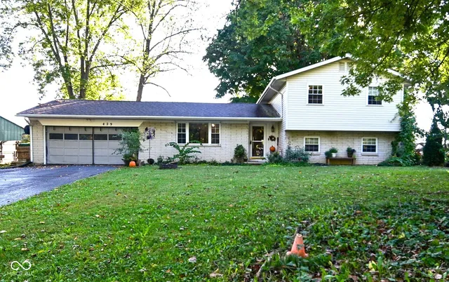 $290,000 | 429 Conduitt Drive, Mooresville, IN 46158