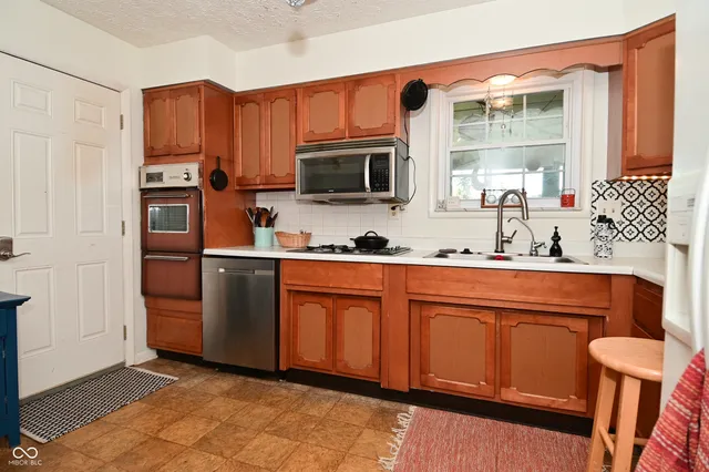 $290,000 | 429 Conduitt Drive, Mooresville, IN 46158