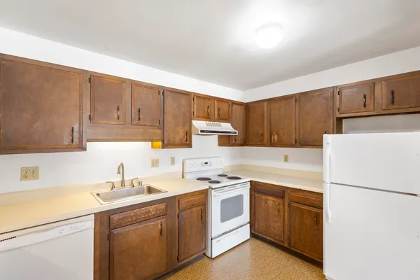 $79,000 | 10818 West Donna Drive, Milwaukee, WI 53224