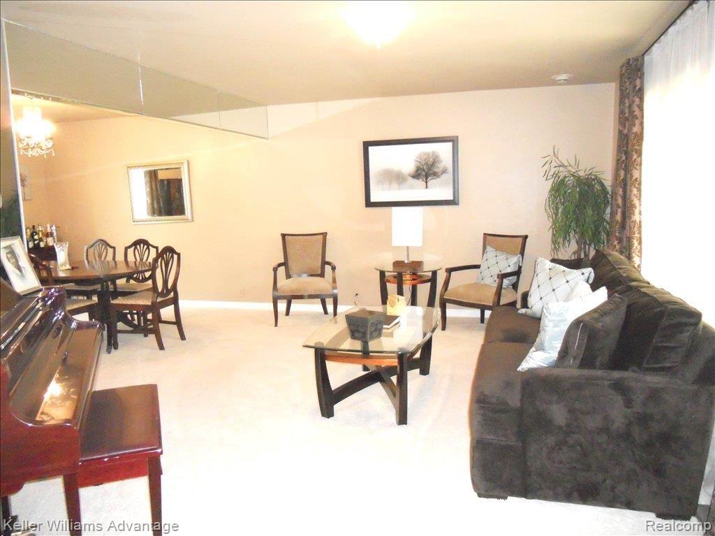 25835 Branchaster Road Farmington, MI 48336 - Photo 18 of 19 Living Room