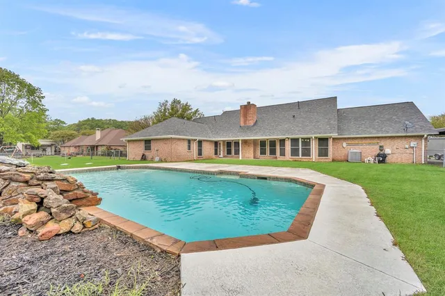 front view of house with a yard