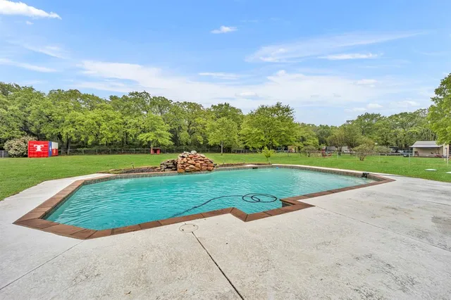 a view of a garden with houses