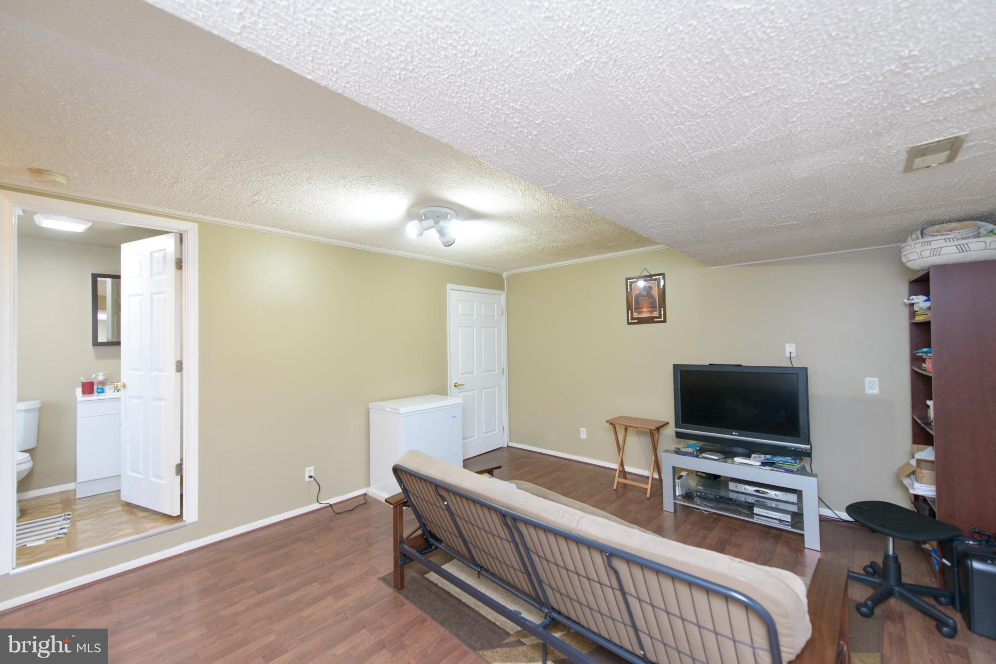 2065 Paperbark Road Baltimore, MD 21221 - Photo 23 of 30 Family Room