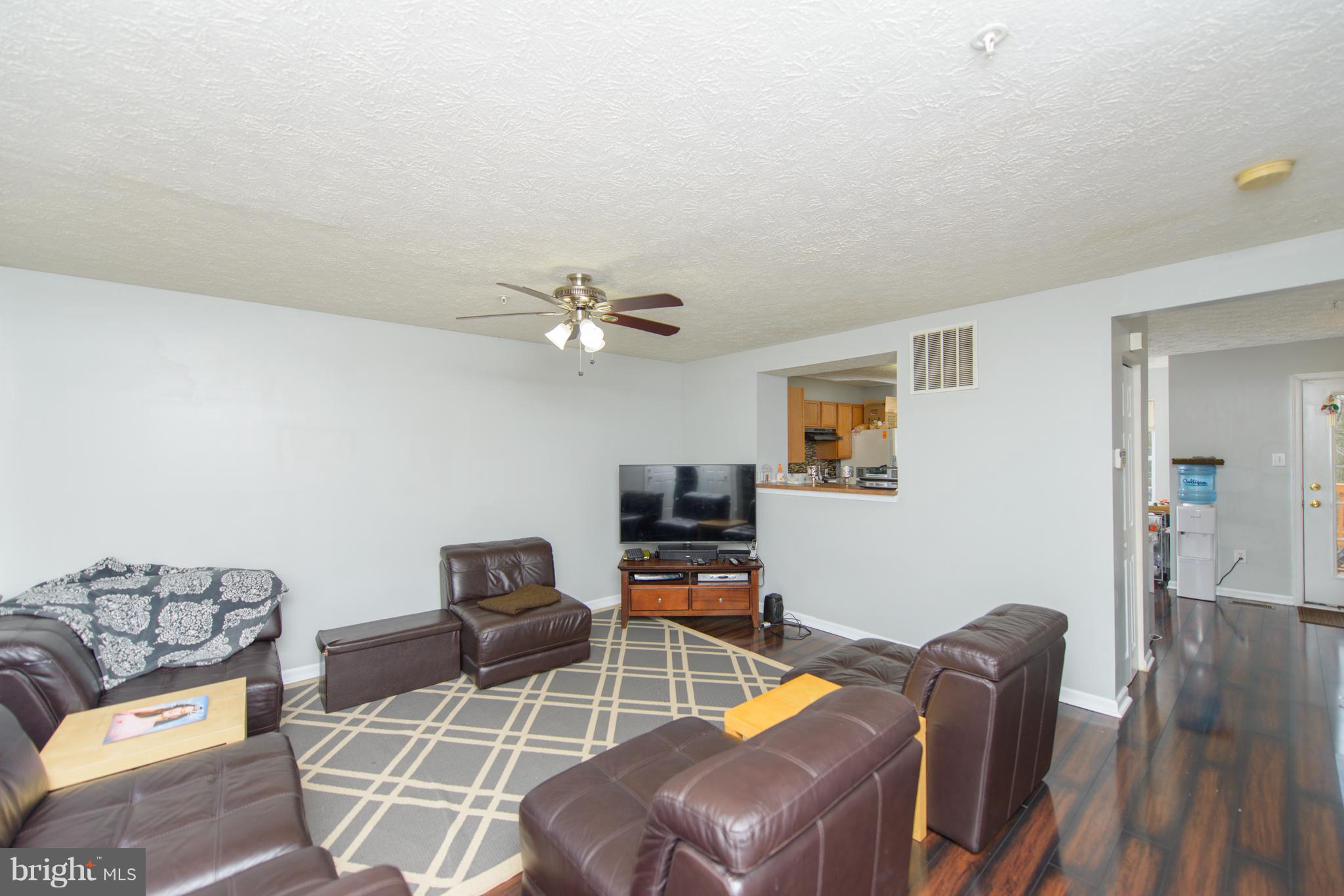 2065 Paperbark Road Baltimore, MD 21221 - Photo 4 of 30 Living Room