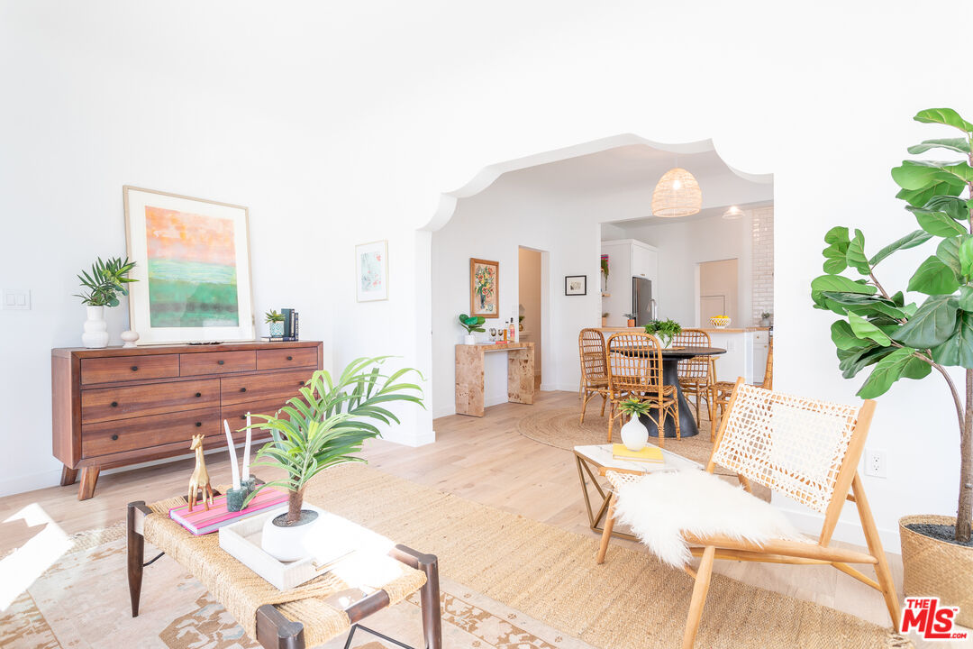 2824 Wellington Road Los Angeles, CA 90016 - Photo 4 of 26 Gallery Image 4