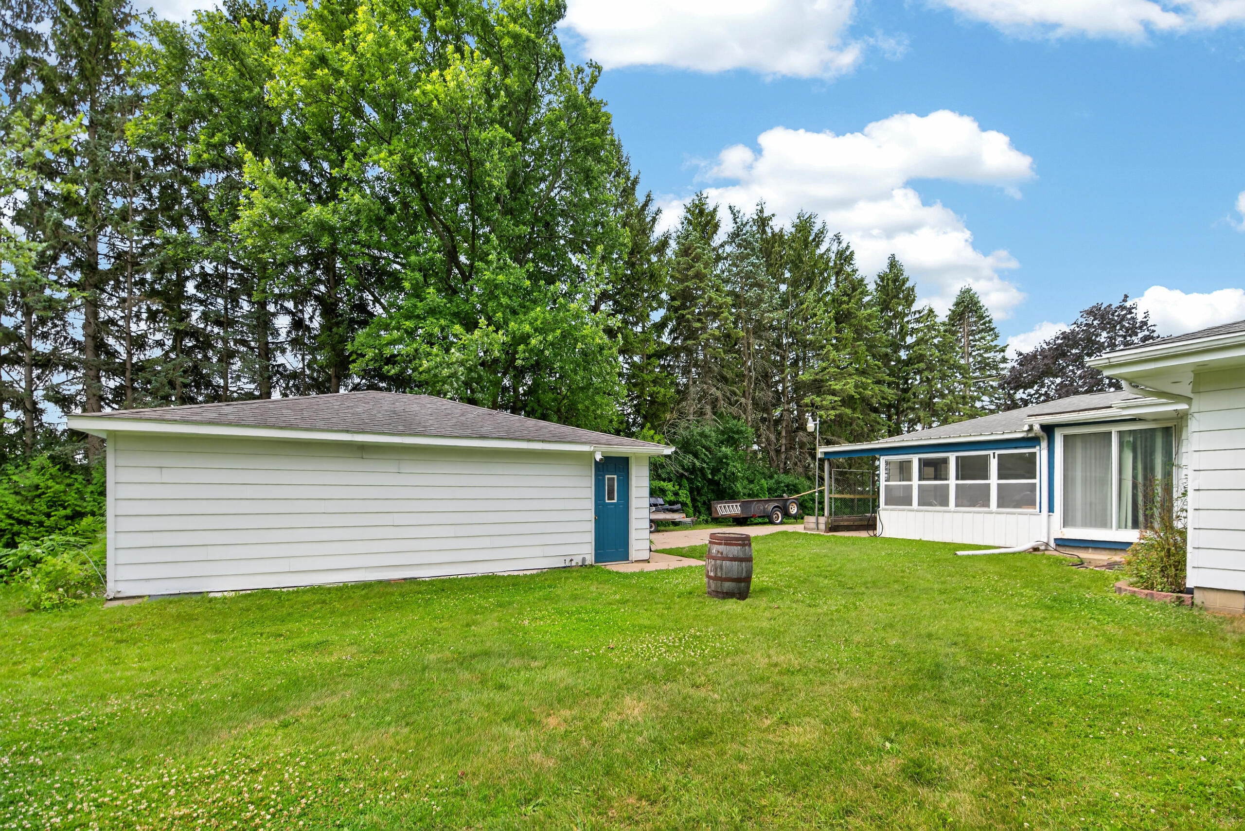 3174 Division Road Jackson, WI 53037 - Photo 34 of 47 2nd Garage