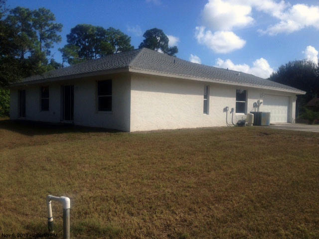 7302 Hibiscus Road Fort Pierce, FL 34951 - Photo 4 of 11 exteriorrear