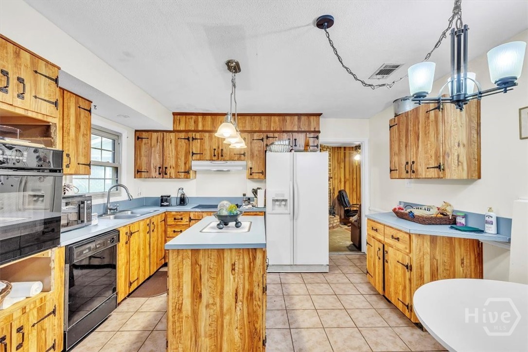 810 Walthour Road Savannah, GA 31410 - Photo 7 of 33