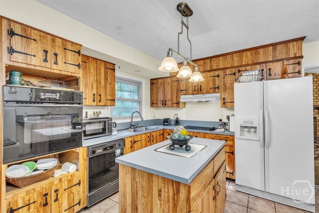 810 Walthour Road Savannah, GA 31410 - Photo 9 of 33