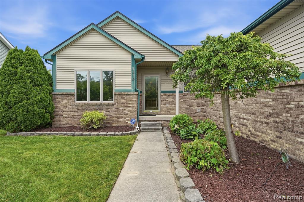 9210 Newburgh Road Livonia, MI 48150 - Photo 2 of 27
