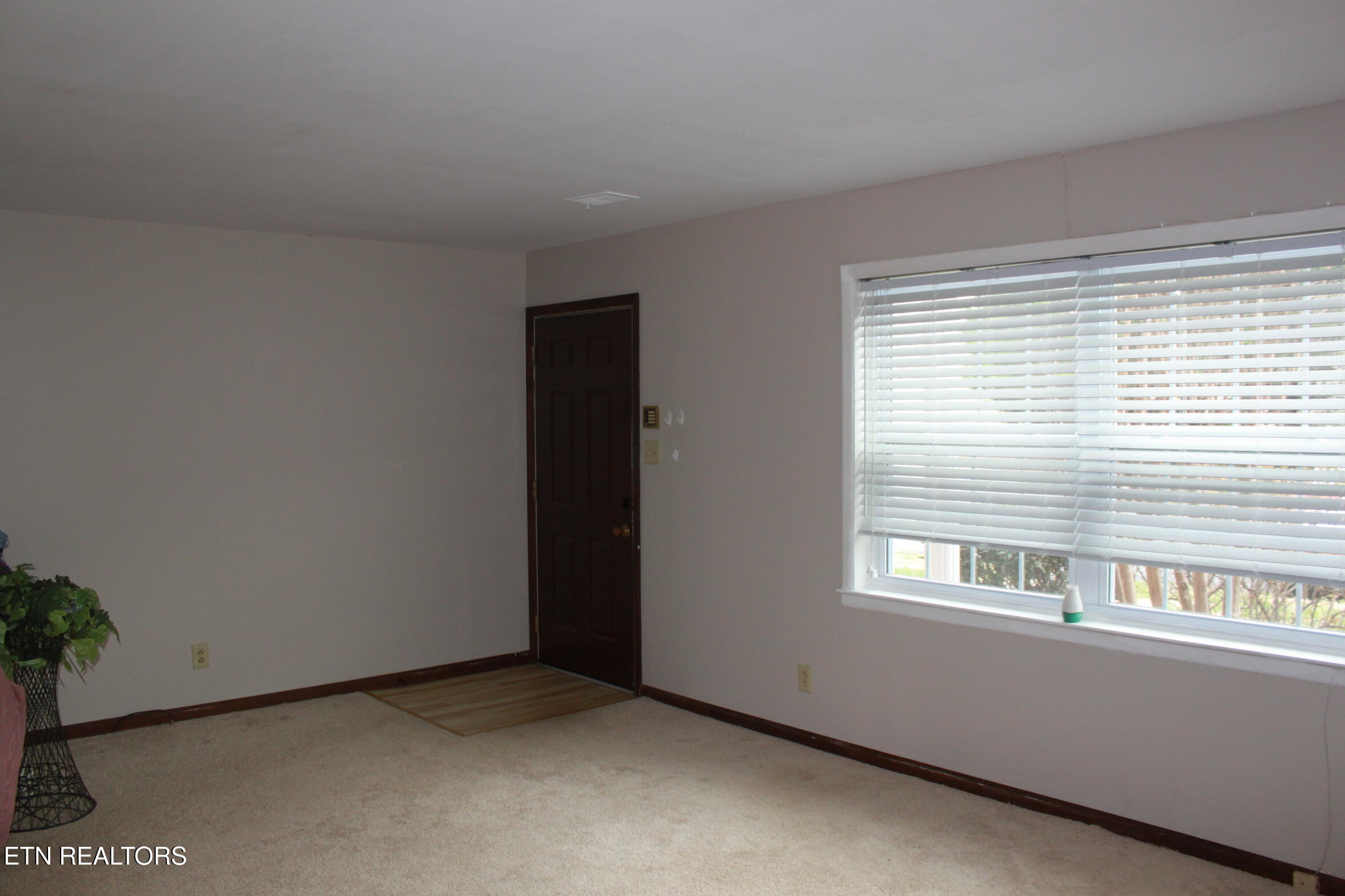 481 Broome Road Northwest, Unit 309 Knoxville, TN 37909 - Photo 7 of 20 IMG_9225