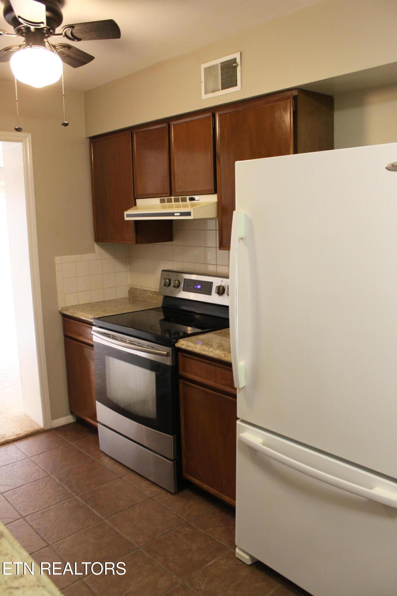 481 Broome Road Northwest, Unit 309 Knoxville, TN 37909 - Photo 9 of 20 IMG_9283