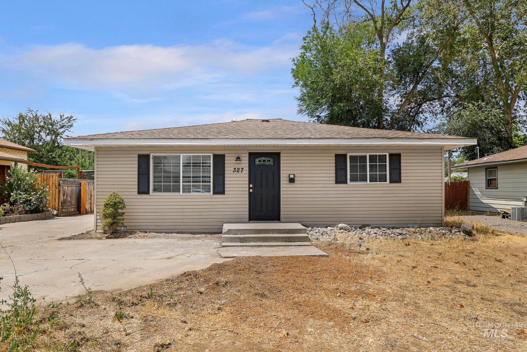 327 Monroe Street Twin Falls, ID 83301 - Photo 1 of 28