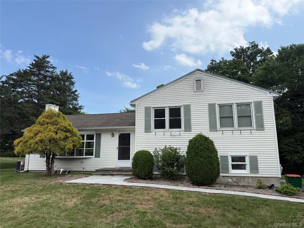 $3,200 | 36 Greenvale Farms Road, Poughkeepsie, NY 12603