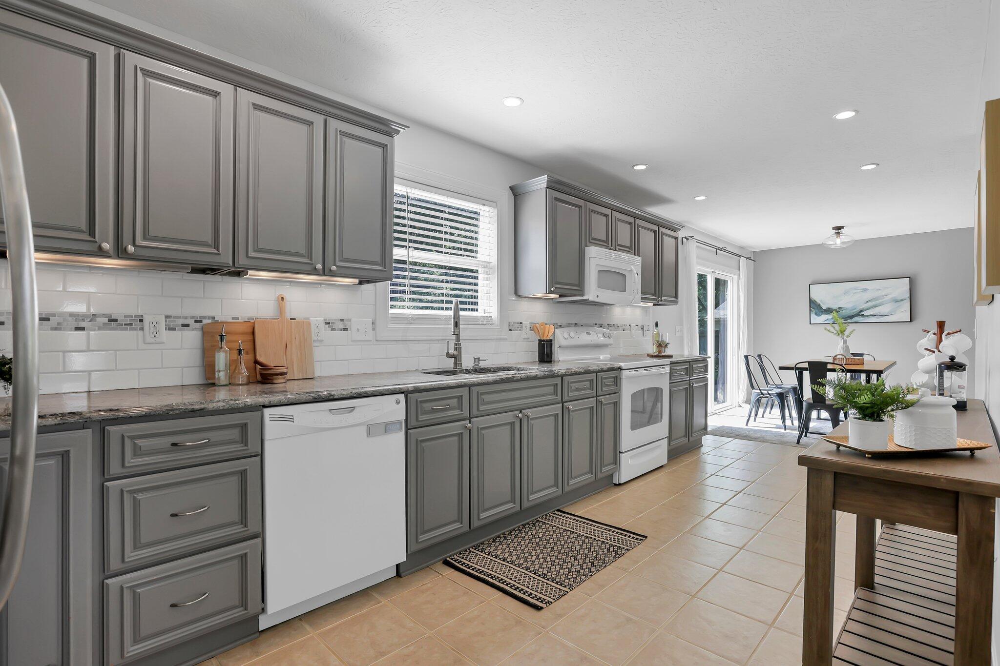 10980 Gorsuch Road Galena, OH 43021 - Photo 14 of 57 View of Kitchen & Eat-In Space