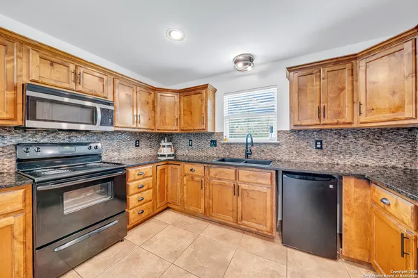 $295,000 | 505 Olive Street, Jourdanton, TX 78026