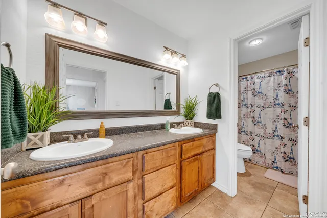 $300,000 | 505 Olive Street, Jourdanton, TX 78026