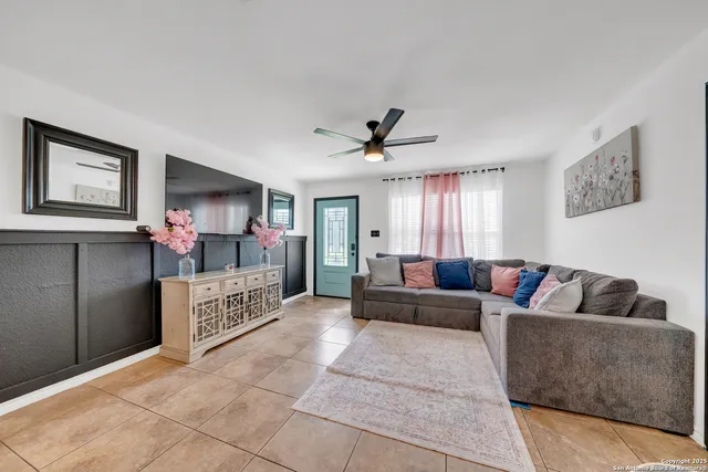 $300,000 | 505 Olive Street, Jourdanton, TX 78026