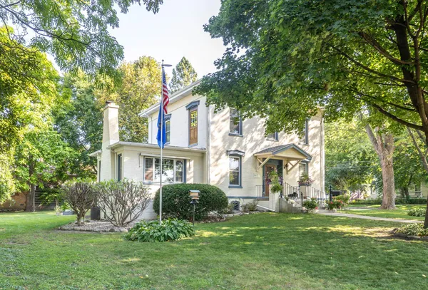 $348,500 | 610 Clyman Street, Watertown, WI 53094