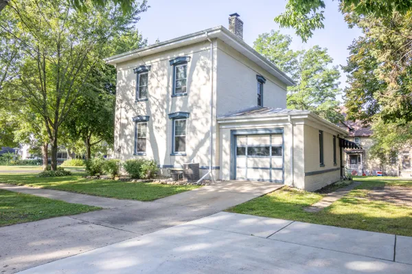 $348,500 | 610 Clyman Street, Watertown, WI 53094