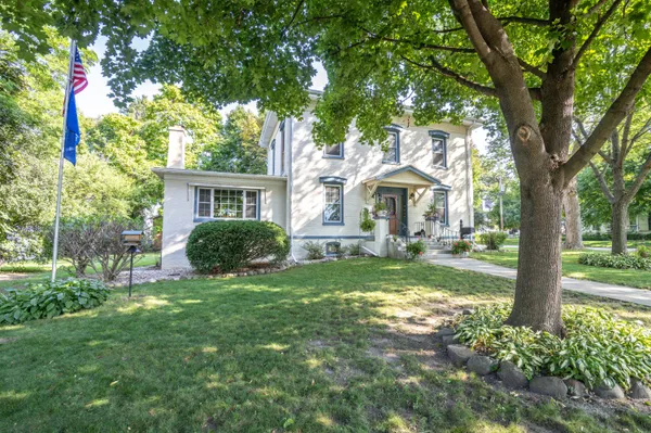 $348,500 | 610 Clyman Street, Watertown, WI 53094