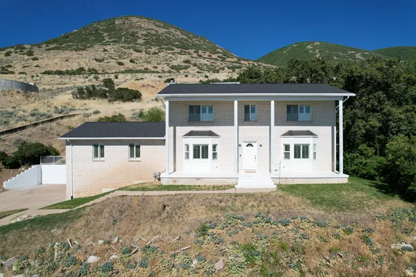 $760,000 | 1398 North Oakridge Drive East, Centerville, UT 84014