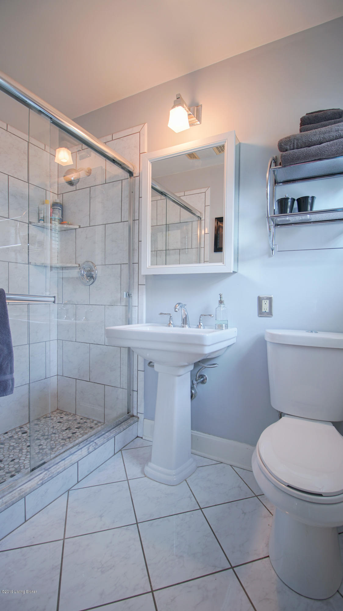 301 Bramton Road Louisville, KY 40207 - Photo 20 of 40 21_master_bath_2 (1 of 1)