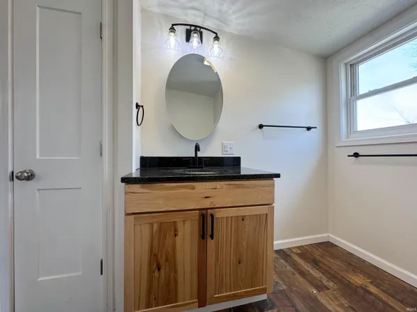 $159,900 | 1420 Kimmel Road, Vincennes, IN 47591