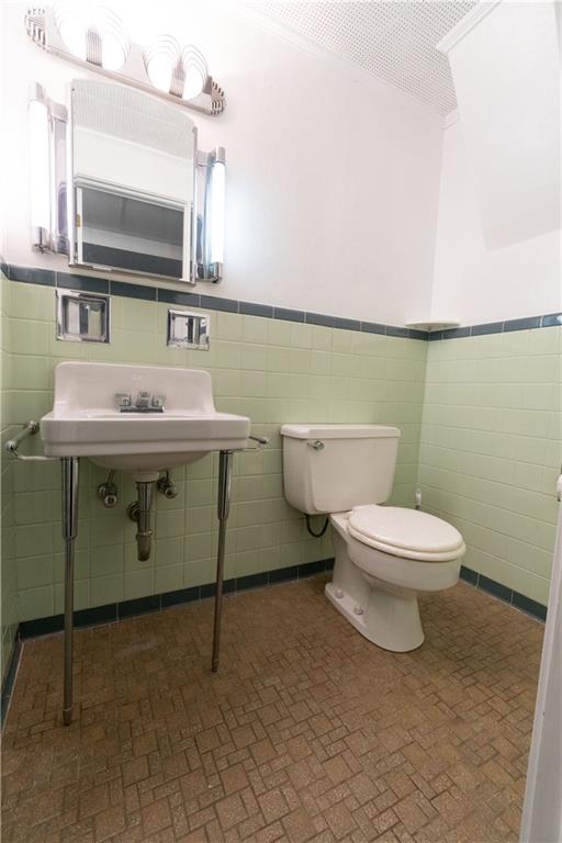 809 Indiana Road Verona, PA 15147 - Photo 16 of 20 Gallery Image 16
