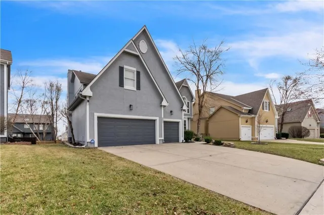 $630,000 | 8007 West 131st Terrace, Overland Park, KS 66213