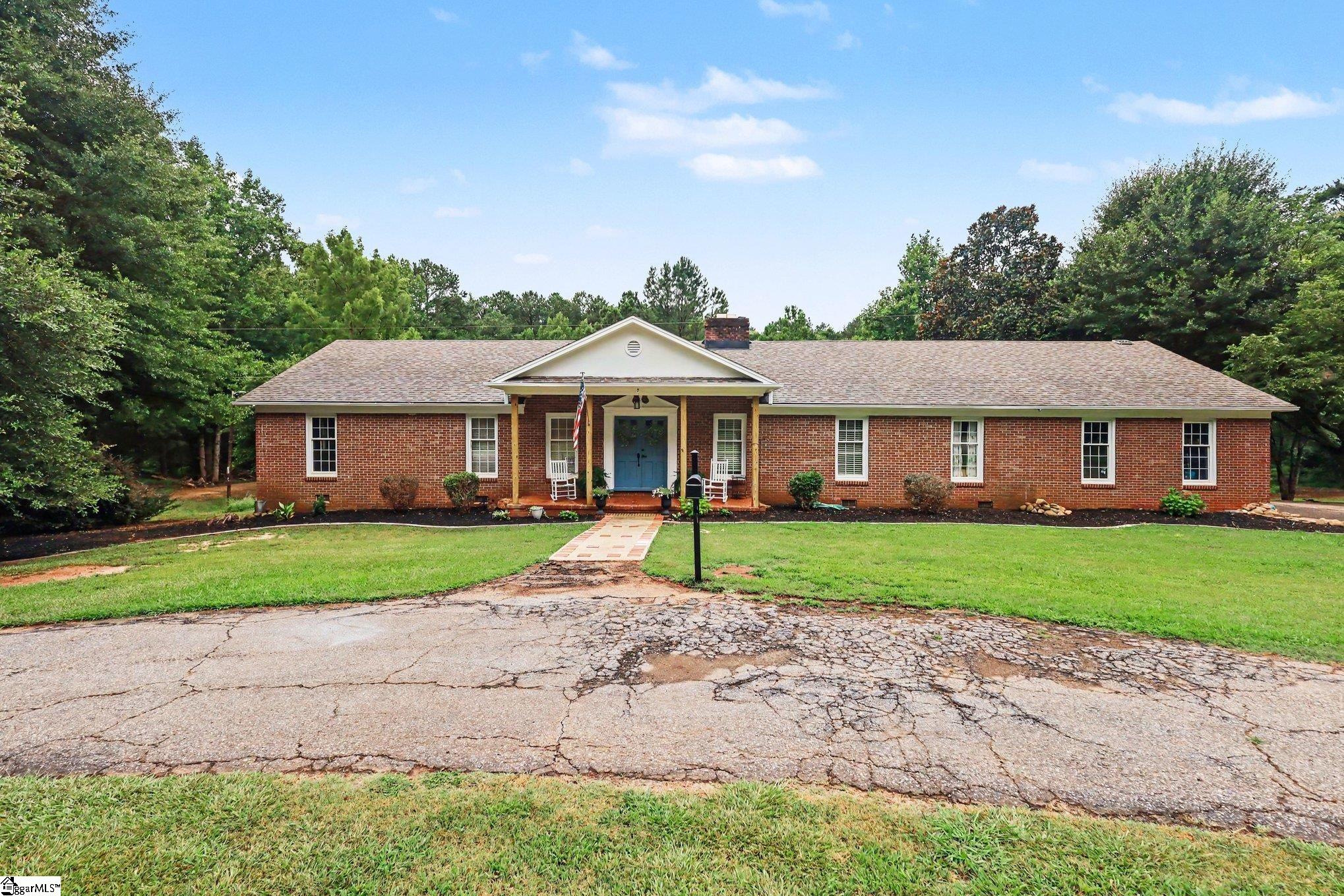 440 Bowen Road Anderson, SC 29621 - Photo 3 of 32