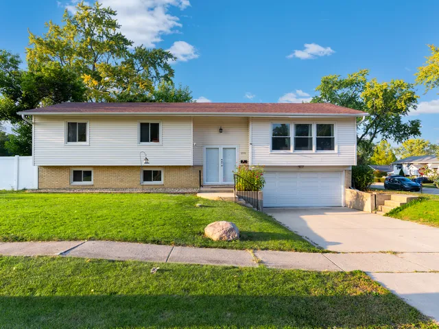 $392,500 | 1591 Hillcrest Avenue, Hanover Park, IL 60133