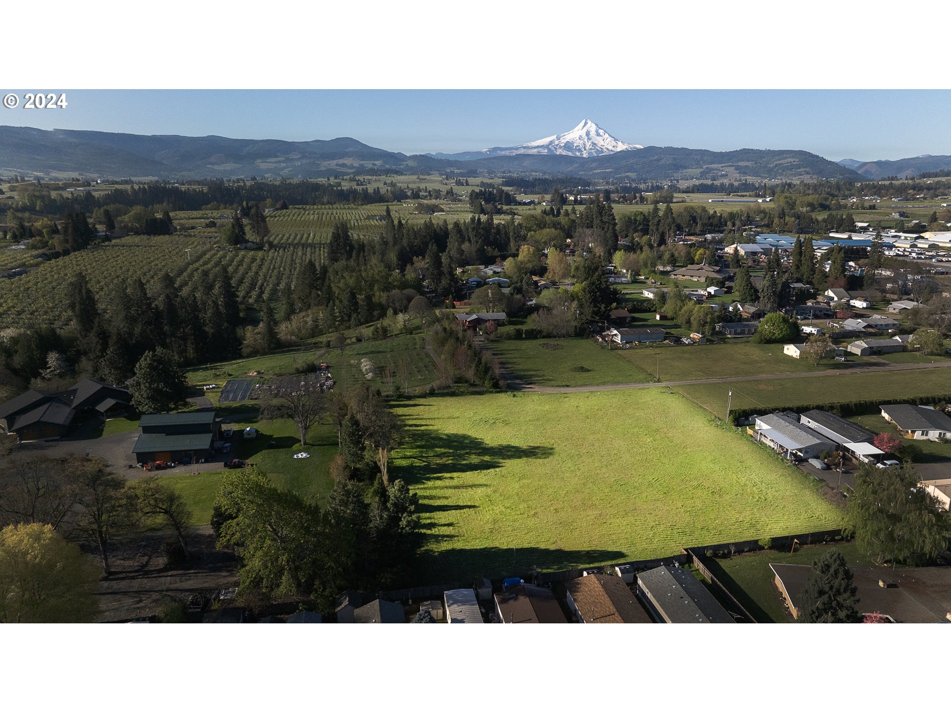 Gravenstein Drive Hood River, OR 97031 - Photo 2 of 7 a view of a swimming pool and mountains